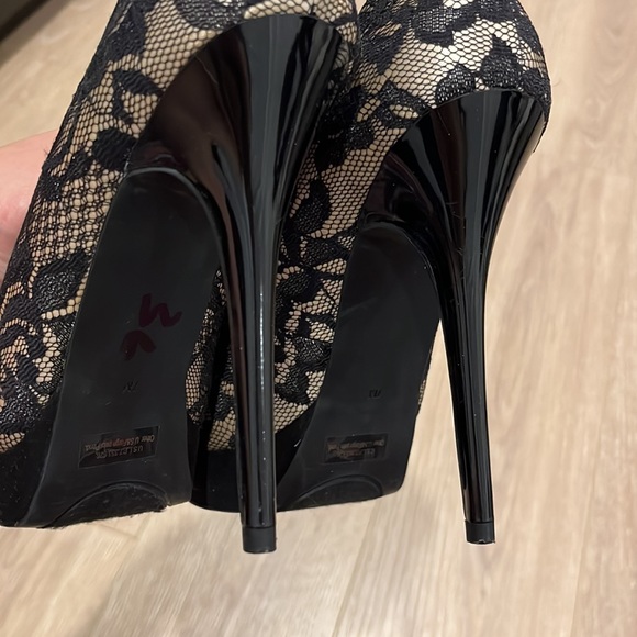 Guess Black Lace & Velvet 5” High Heels - size 7 - Picture 10 of 12